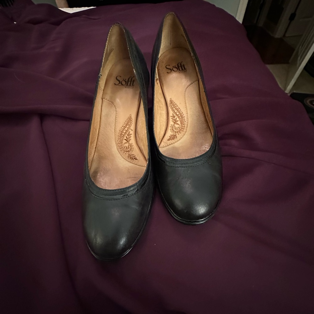 Sofft “Tamryn” Black Leather Round-Toe Pumps. Size 8.5.
